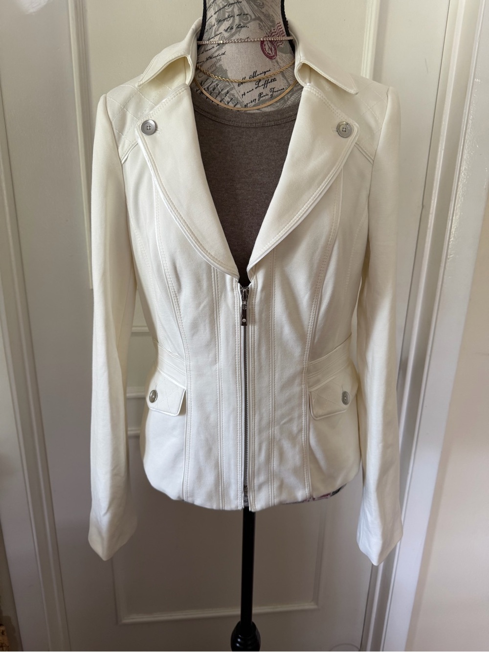 White House Black Market Ivory Quilted Ponte Moto Jacket Size 8 - Picture 3 of 14